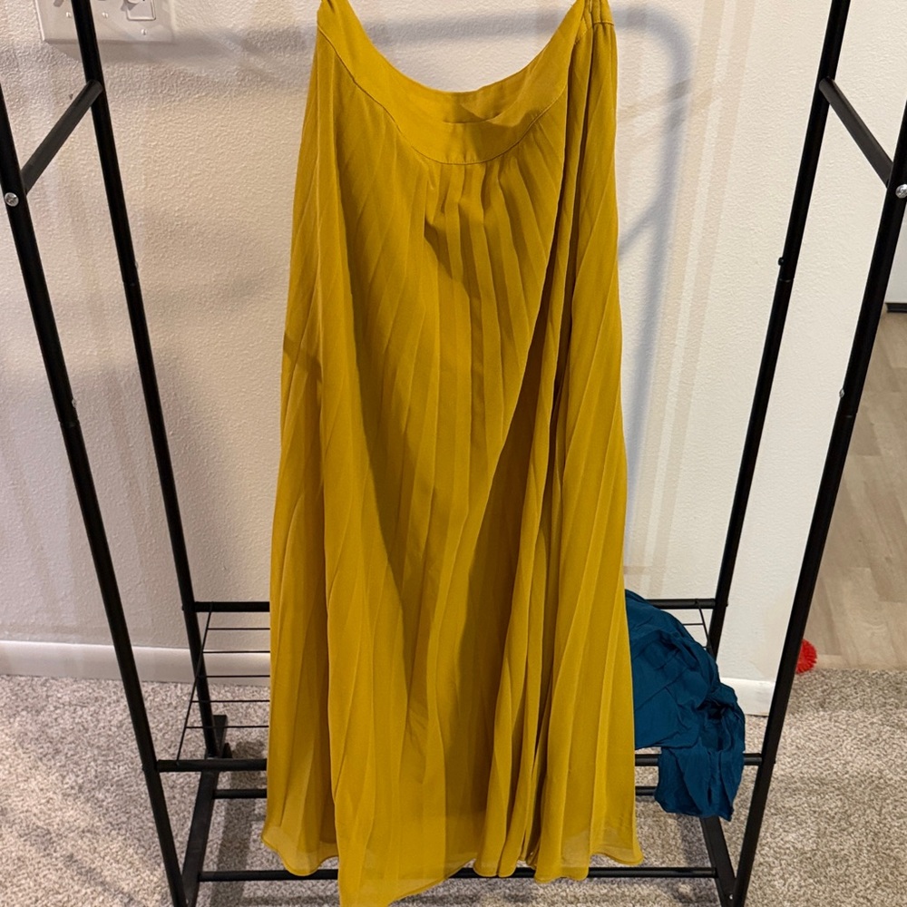 Chic Mustard Pleated Maxi Skirt